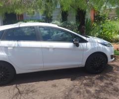 VENDE-SE CARRO FIESTA