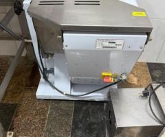 VENDE-SE RESTAURANTE COMPLETO