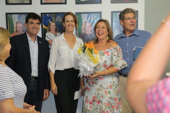 Prefeito Nogueira, Luciana Gasparini, Samanta Pineda e Maurício Gasparini, representando a mãe Aurizinha