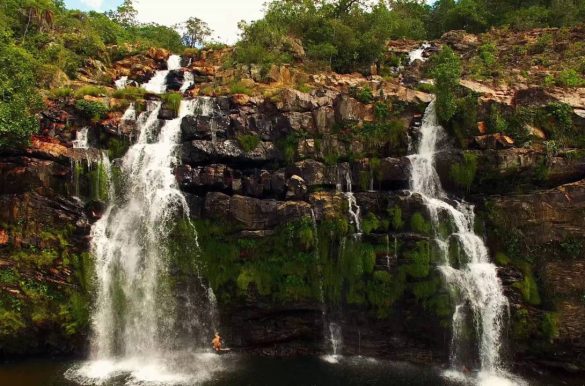  Outra dica para curtir é a cachoeira do Poço Encantado, que tem uma ótima prainha de areia 