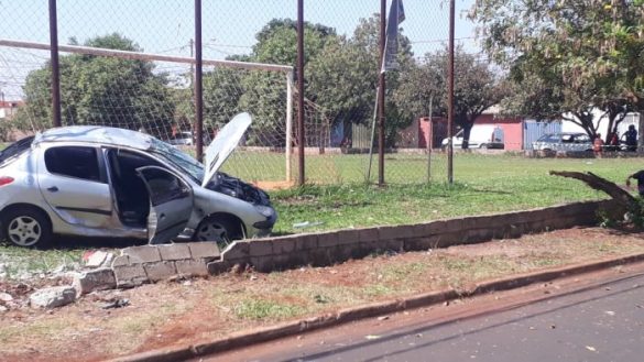 Bandidos capotam carro na zona Norte, em Ribeirão - Foto Redes Sociais