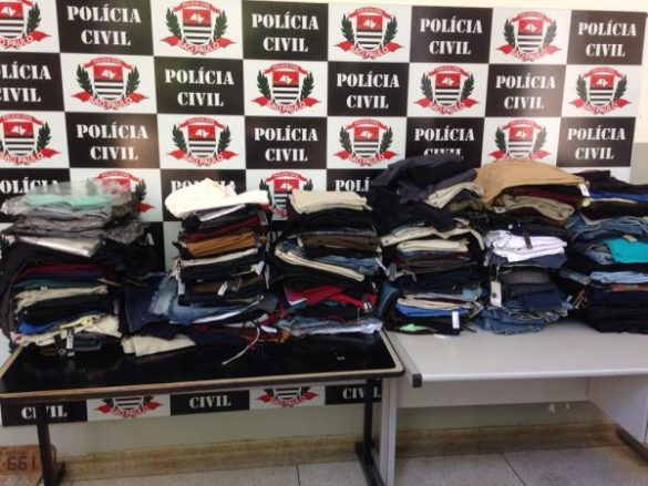 Roupas apreendidas em Jardinópolis - Foto: Divulgação DIG