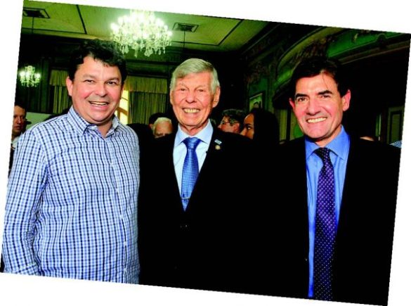  O diretor do Tribuna, com o ex-prefeito Gasparini e o prefeito Nogueira 