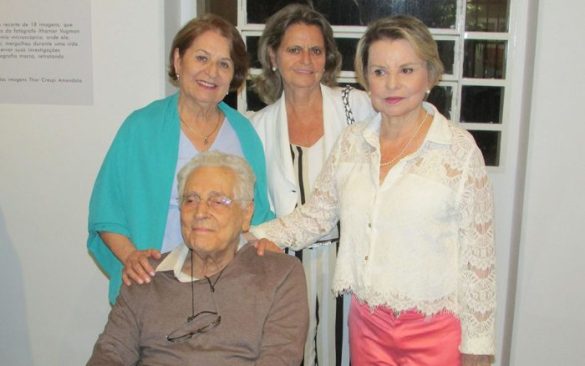 O casal anfitrião com Cleide Passos Albieri e Wanda Passos Brasil