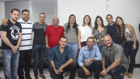 O presidente da Juventude do MDB, Danilo Fernandes de Oliveira, com os jovens lutando por um Brasil melhor