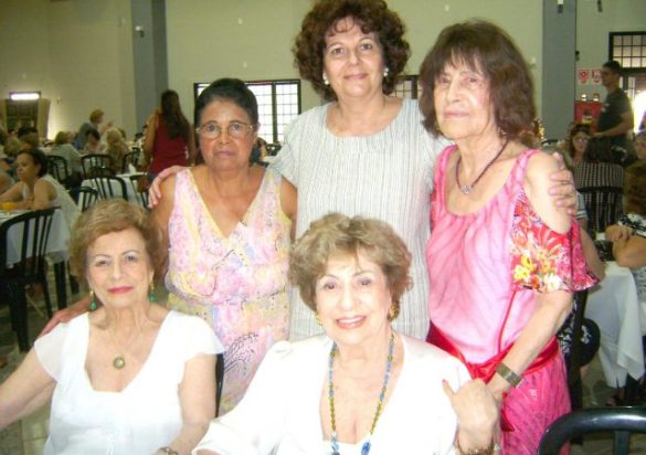 Sentadas: Adelaide Verri e Adarcy Oliveira. Em pé: Maria Margarida, Beth Korman e Nerina Benardes