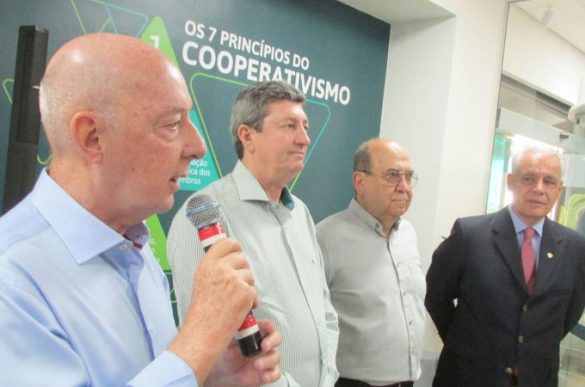 Usaram o microfone: Francisco Carlos Pinghera, César Augusto Campez, Manoel de Jesus Gonçalves e Dorival Balbino