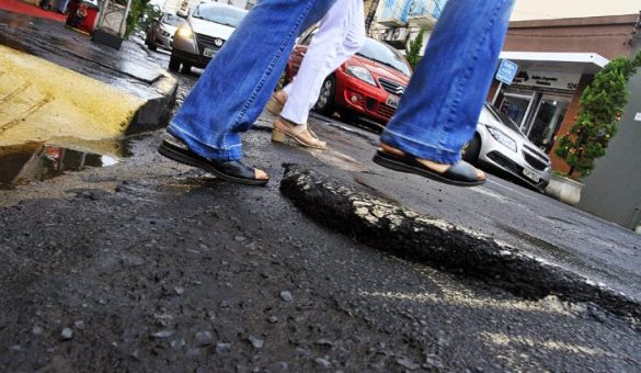 Rua Barão do Amazonas: dificuldade para os pedestres