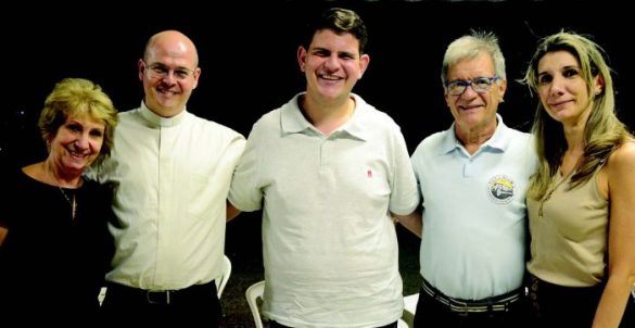 Cleusa Pedro Bom, Padre Marcelo Campioni, Seminarista Matheus, Demétrio Luiz Pedro Bom e Patrícia Maria Pedro Bom Antoniosi