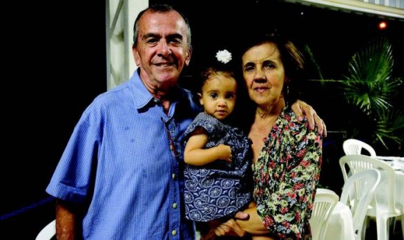 Márcio Gama e Sílvia Maria Prata Gama, com a neta Sophia