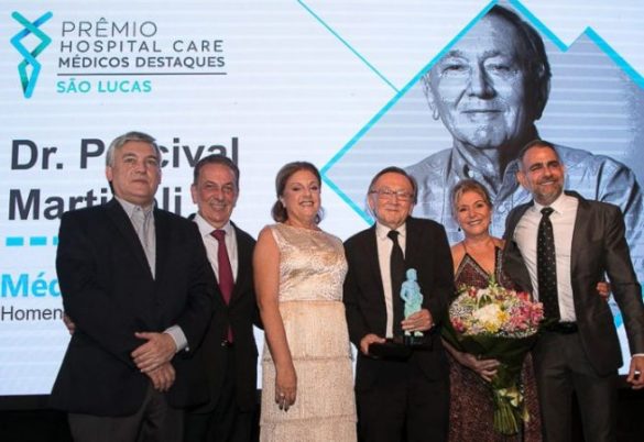 Emocionante homenagem ao médico Percival Martineli: Florentino Cardoso, Pedro e Heliana Palocci, Percival e Odila Martineli, e Felipe Borba