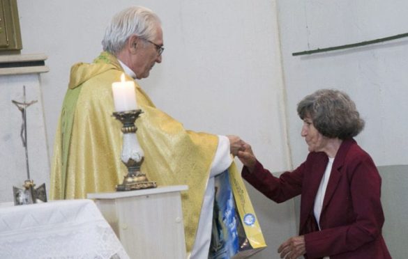 Ganhando presente de aniversário: Antônia de Pádua Salermo