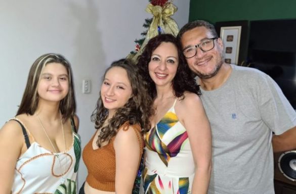 Alexnadra Jackimavicius com Helena, Elizandra e Augusto Toledo