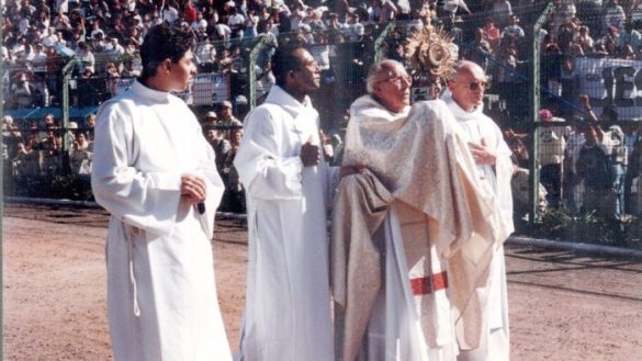 Padre Gilberto em celebração no Estádio do Pacaembu - Foto: Vatican News