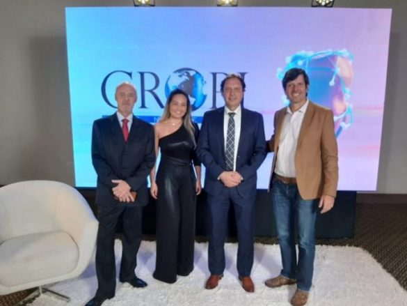 Laurindo Borelli Neto (DMG do Brasil), Cristina Takeushi (Reabilitadora Oral), Professor Doutor Ronaldo Silva e Fernando Leite (DVI Radiologia)