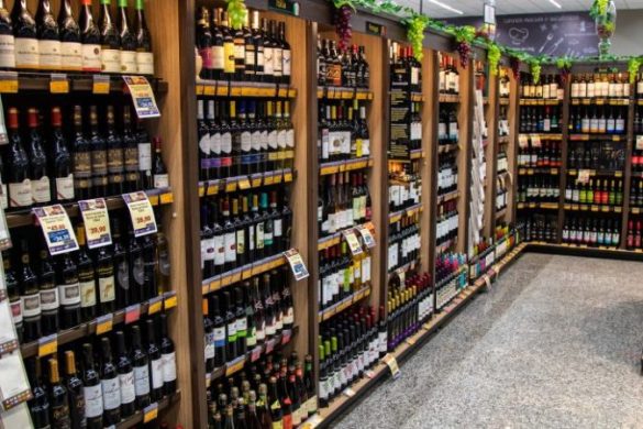 Uma das novidades é a adega de vinhos, que agora faz parte do novo mercado - Foto Alfredo Risk