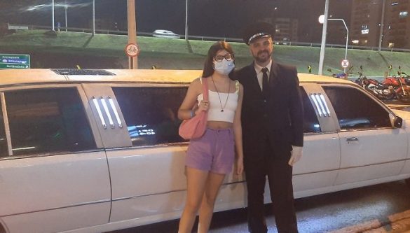 Niver- A estudante Sarah Zacharias, ganhou uma super festa de aniversário para seus 11 anos, com direito até a transporte por limousine. Sarah é filha de Fabiana e Wolney Zacharias