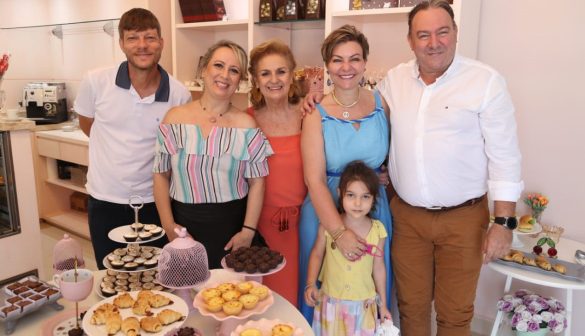 Adriano Dinardi, Regina Abrão Angerami, Sofia Angerami, Patrícia Dinardi e Marcel Celette Sevillano