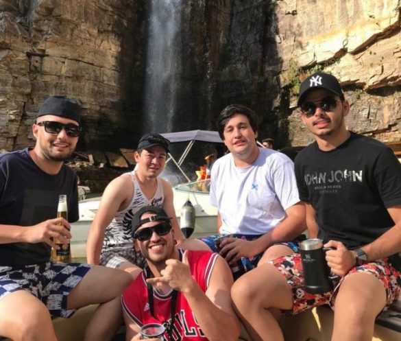 Na Cachoeira Lago Azul, em Capitólio: Nathan Oliveira, Bruno Oliveira, Murilo Leal, Leandro Batista e Rafael Queiroz