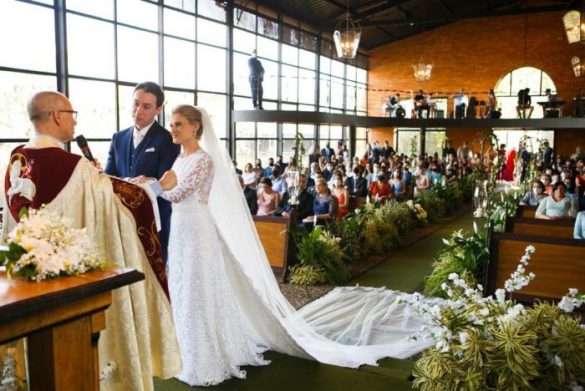 Celebrante: padre Robson Fernando Corrêa Leite