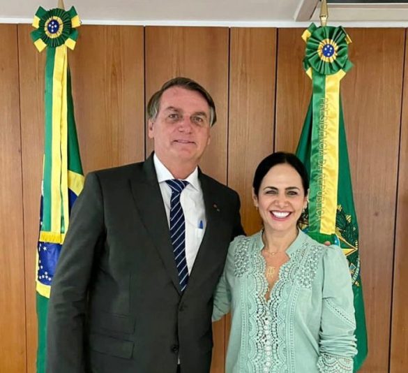 O presidente Jair Bolsonaro recebeu no Palácio do Planalto a multimidia, usineira, fazendeira e empresária Rita Toniello. Vem novidades por aí!