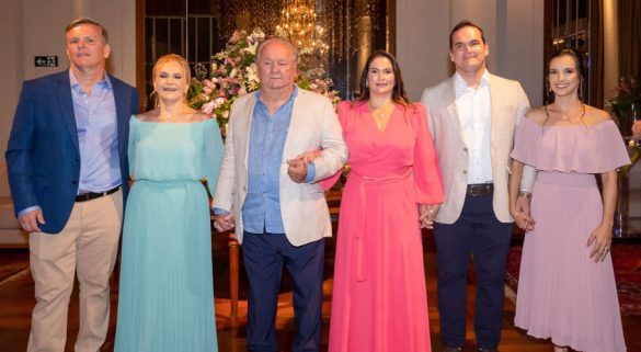 Família: Alexandre, Cristina, Miguel Filho, Isabella, Miguel Neto e Vanessa Darahém