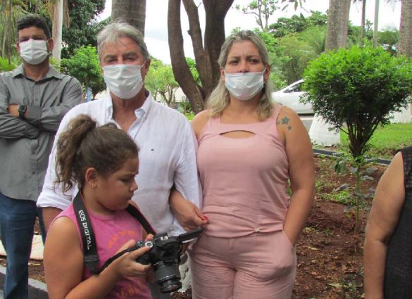 Representando a Apae de Brodowski: Ana Cláudia da Cruz, Luiz Carlos Leite da Costa e Maria Rita Liberato