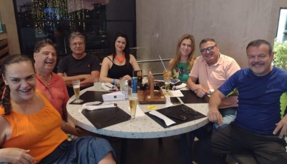 Sílvia Barbosa, Tonhão Prado, Cláudio Indiola, Joelma, Rosângela, José Alfredo Saretta e Chiquinho Massaro, no Bar San Sebah