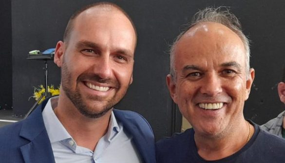 Figuras famosas: o ribeirão-pretano Roberto Haberman com Eduardo Bolsonaro