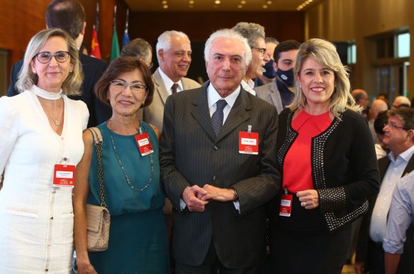 Michel Temer com as integrantes do Comitê LIDE MULHER, Silvia Balbino, Tomie Sakamoto (presidente) e Flávia Borges