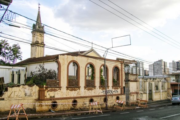 Visão de quem passa pela avenida Saudade na altura do número 200