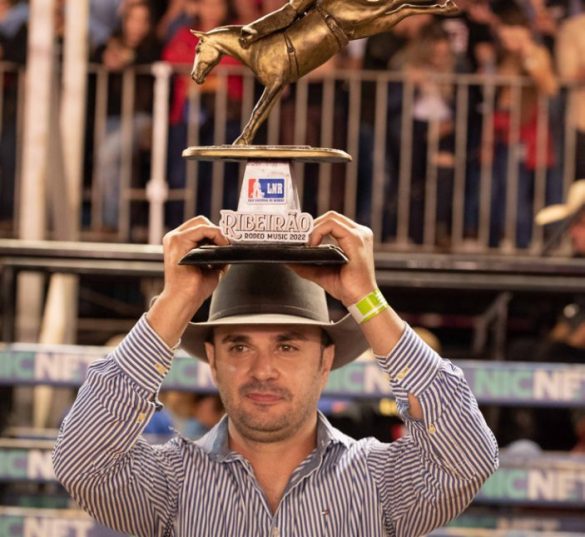 Tiago Alcântara, campeão do Bareback