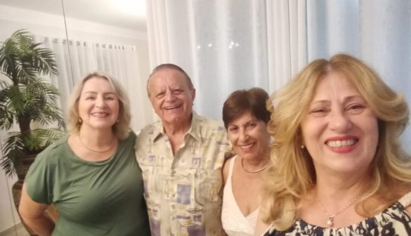 O empresário Waldo Barreto com a esposa Marlene, e as irmãs Cidinha e Maria Inês, nas festividades de final de ano