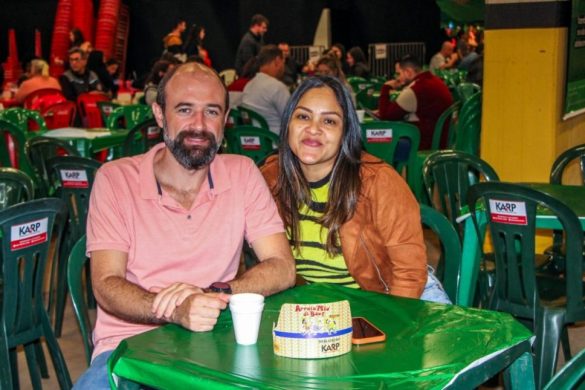 Elton Ruiz Albano e Elisabeth Baia Machado