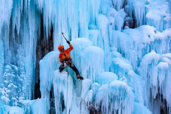 A foto “Ice Cliff Climbing”, de Shin Woo Ryu, da Coreia do Sul, levou o bronze na categoria Colorida da Confoto - SHIN WOO RYU