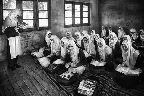 Amal Alameer, da Árabia Saudita, levou a medalha de ouro na categoria PB com a foto “Cutest schoolgirls” - AMAL ALAMEER